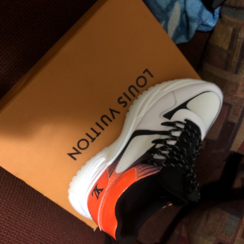 Louis Vuitton Run Away Pulse - Picture 2 of 3